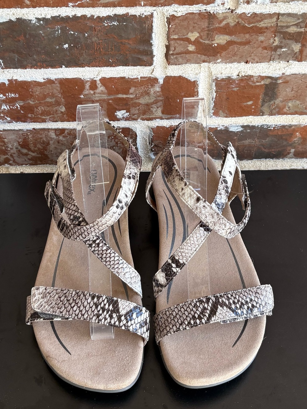 Aetrex Gabby Orthopedic Quarter Strap Sandals Size EU 42 Snakeskin